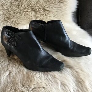 Chic Black Ankle Booties with Cute bow accents